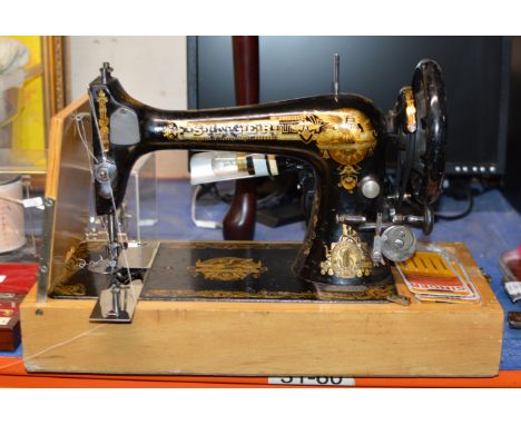 VINTAGE SINGER SEWING MACHINE     