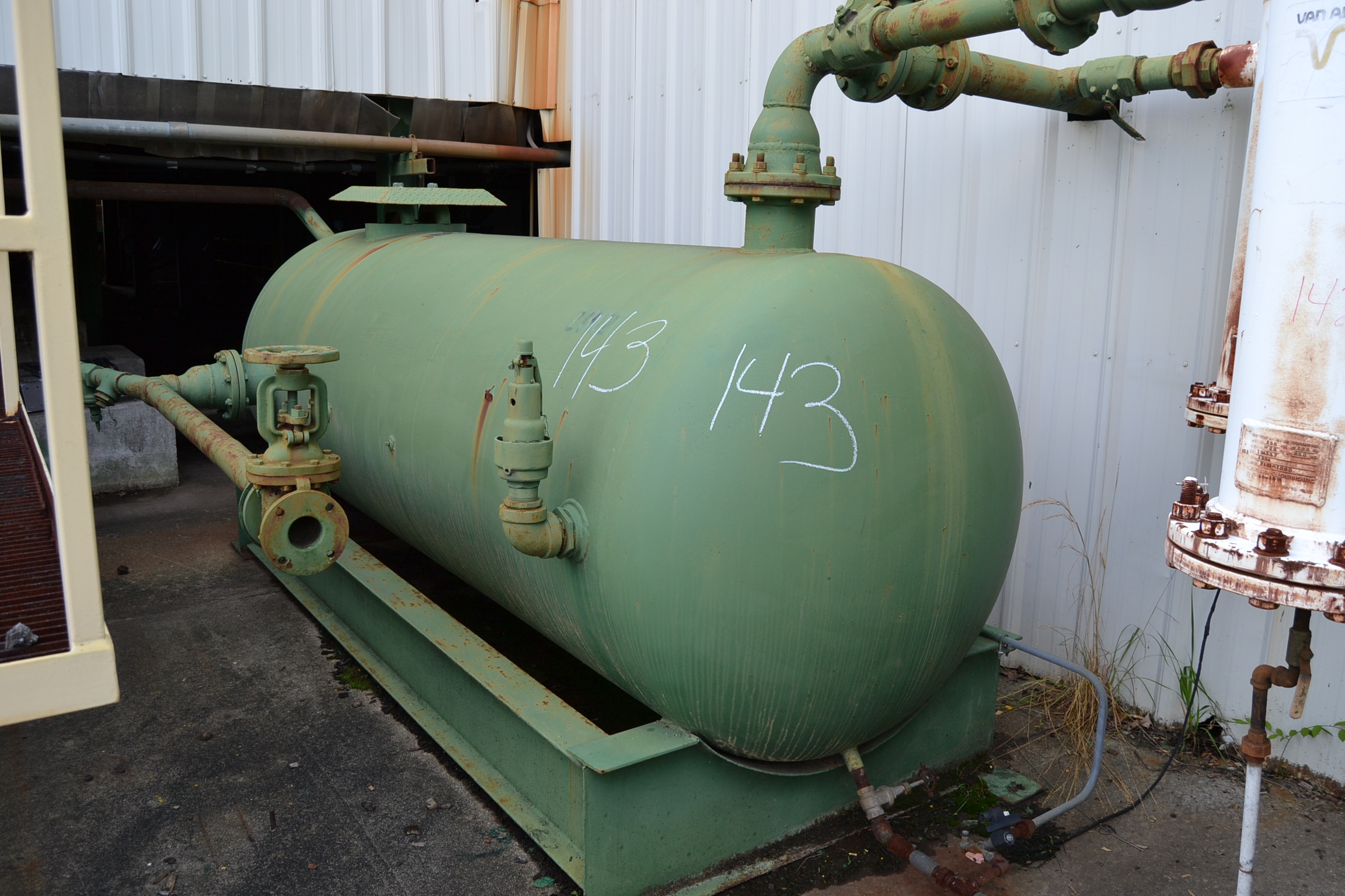 2 AIR STORAGE TANKS