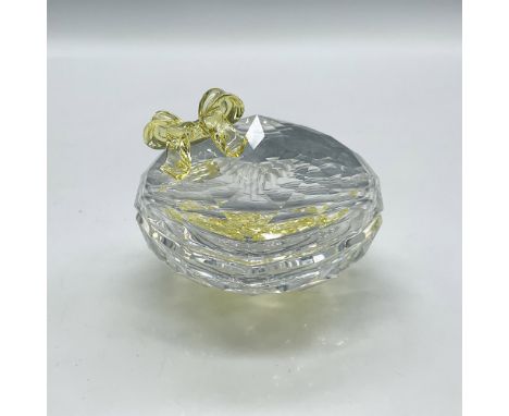 Clear crystal faceted heart shaped box with lid. Lid has yellow crystal bow. Box contains yellow crystal loose rhinestones. S