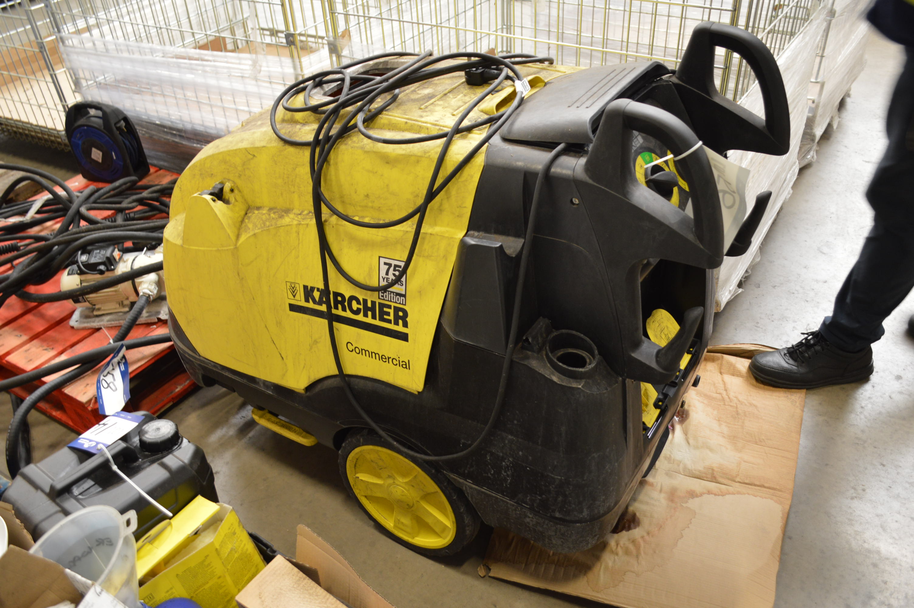 Karcher Commercial HDS 7/104M Pressure Washer, with hoses and equipment Karcher Commercial HDS 7/104M Pressure Washer, with hoses and equipment