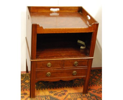 George III mahogany tray top commode, 74cm high and 55cm wide.