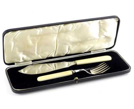 A George V silver fish serving set, comprising knife and fork, each with a composition handle in a fitted case, Sheffield 193