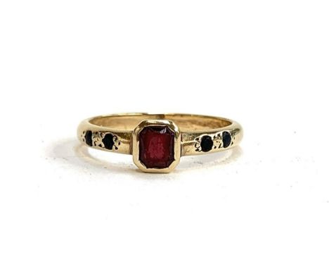 A 9ct gold ring set with an emerald cut garnet, size N, 2.3g 