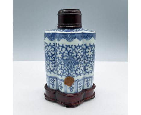 Antique beautiful glazed caddy with a blue intricate pattern against the black porcelain. Includes its wooden lid and base. C