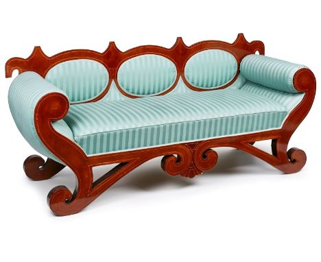 Gr. Spät-Biedermeier-Sofa,norddt. um 1830-40. 3-sitzig. Geschweiftes Gestell u. Rückenlehne Mahagoni furn. m. Fadeneinlage in