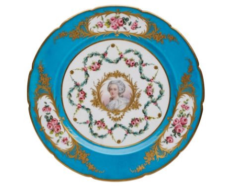 Teller "Marie Antoinette",wohl Sèvres um 1870. Flacher, rd. Teller m. mehrfach geschweifter Kante. Spiegel m. Portraitmedaill