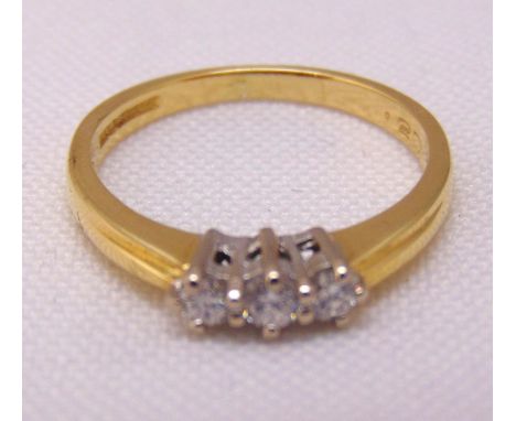 18ct yellow gold three stone diamond ring, approx total weight 3.1g