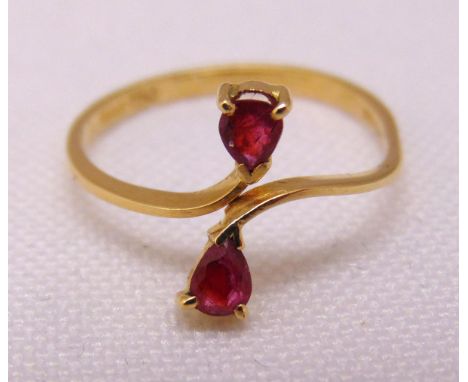 18ct yellow gold and ruby ring, approx total weight 1.1g
