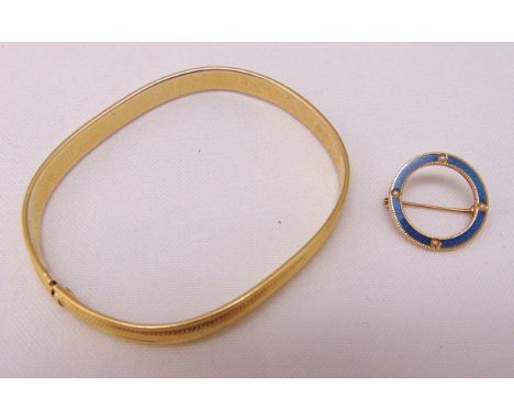 14ct yellow gold bangle and a 14ct gold, seed pearl and enamel brooch, approx total weight 8.9g