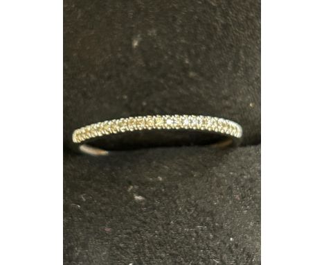 9ct white gold ring set with diamonds Size O 1g 