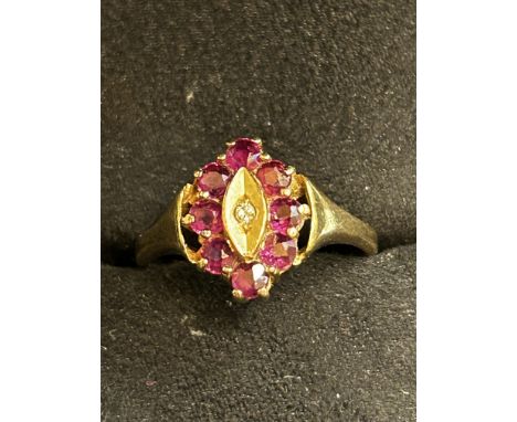 9ct gold ring set with diamond & rubies Size M 2.6g 