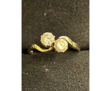 9ct Gold ring set with 2 cz stones Size K 1.6g 