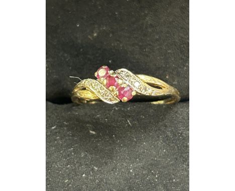Gold ring set with diamond & ruby (Hallmarked rubbed, possibly 18ct gold) Size P Weight 1.5g