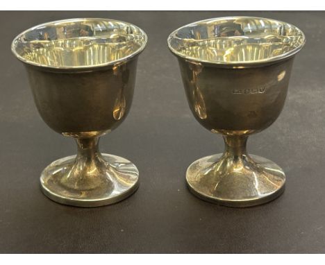 Pair of silver egg cups 59 grams. 6cm tall
