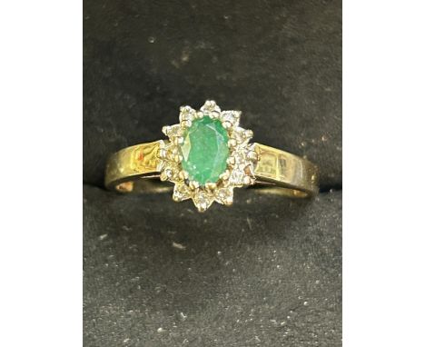 18ct Gold ring set with diamond & emerald 2.6g Size Q 