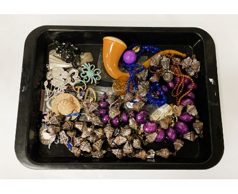 TRAY OF COSTUME JEWELLERY INCLUDING PIPE