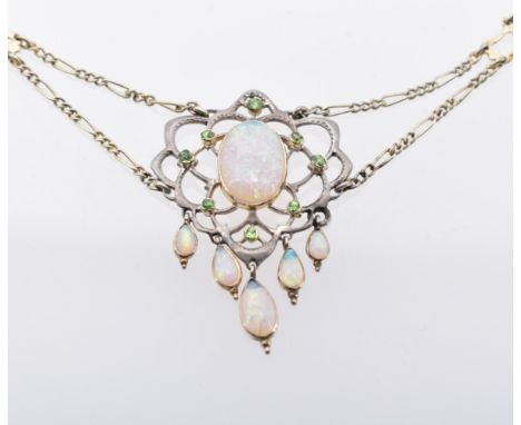 Peridot-Opal-Collier 20. Jh. Doppelreihige Figaro-Panzerkette, durchbrochene, abstrahierte Blüte als Mittelstück, besetzt mit