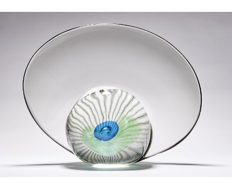 Seguso, Livio Objekt "Magischer Regenbogen" (Murano 1930 geb.) Von einem ovalen Bogen hinterfangene Kugel. Massives, farblose