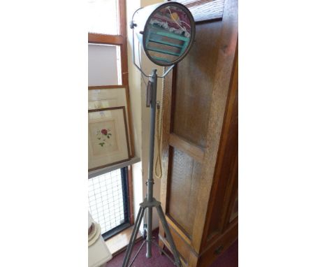 Reflector lamp, tripod base 165cm high 