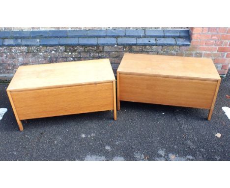 A PAIR OF MEREDEW MID-CENTURY BLANKET BOXESin light oak 92cm wide (2)