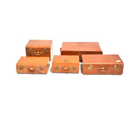Suite of vintage Garstin leather luggage.Qty: 5Condition report:They all have scratches and stains and some rubbing / losses 