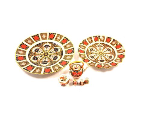 A pair of Royal Crown Derby Imari pattern 1128 plates, date mark 1979, diameter 27cm; a pair of smaller plates, date mark 197