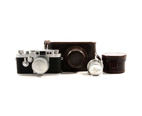 Leica - a IIIG 35mm camera body, nr. 969185, fitted with an Elmar f=5cm 1:2.8 lens, in original box; a stitched leather Leica