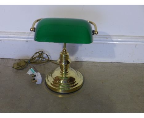 A Bankers style brass desk lamp Condition report: Tested and working 