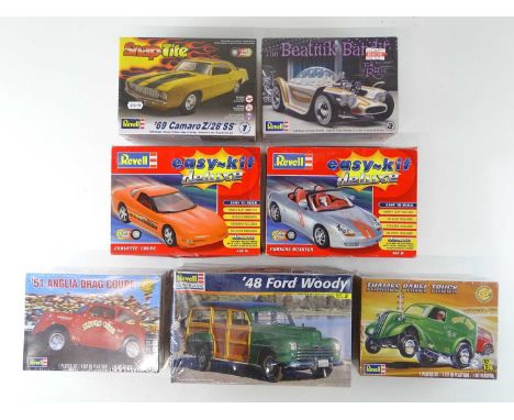 A group of 1:25 scale plastic car kits by REVELL contents unchecked but appear complete - G/VG in G boxes (7)