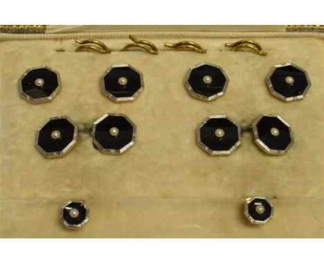 A BOXED SET OF 18CT GOLD AND PLATINUM GENTS CUFFLICKS AND STUDS in an Asprey box, the hexagonal set with black onyx and seed 