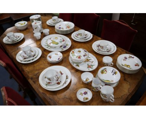 A Royal Worcester part Evesham pattern dinner service