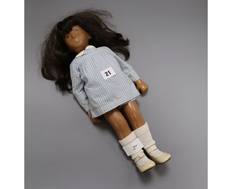 A vintage brunette gingham Sasha doll, with metal wrist tag, good condition