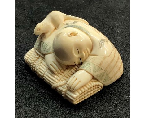 Fine Signed Japanese Ivory Netsuke fig of boy sleeping with rodent on his shoulder measures approx 35mm wide 