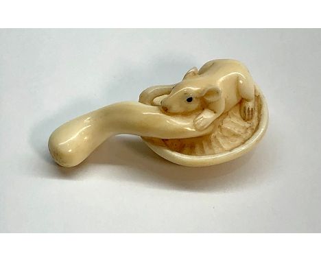 Fine Japanese Netsuke fig measures approx 45mm wide 