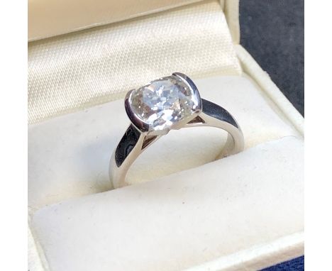 18ct white Gold Diamond Solitaire ring set with large Diamond 2.2ct  in hallmarked 750 white gold  diamond measures approx 7.