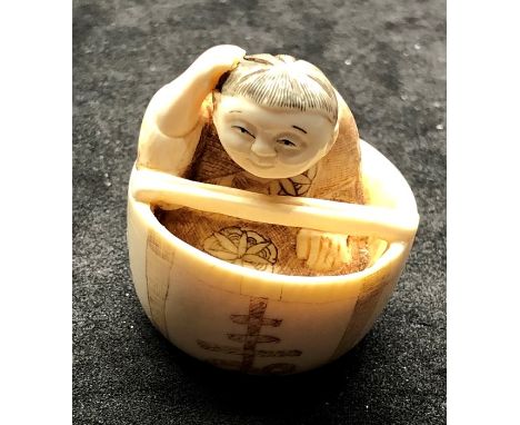 Fine Signed Japanese Netsuke fig  measures approx height 40mm  