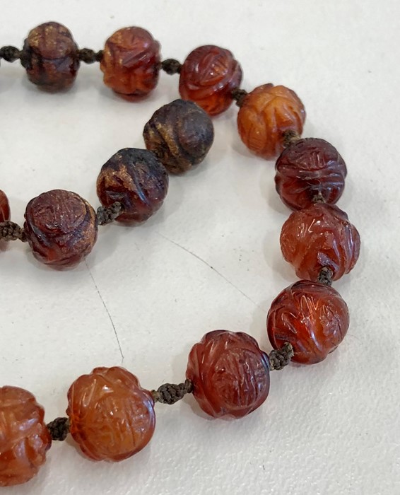 Antique Chinese carved amber bead necklace measures approx 38cm long