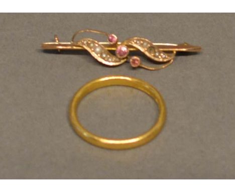 A 22 Carat Gold Wedding Band, 3.5 grammes, together with a 9 carat gold amethyst and pearl set bar brooch, 1.2 grammes 