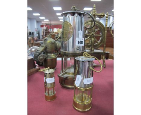 Eccles Projector Lamp, type 6, along with two smaller examples., (3)