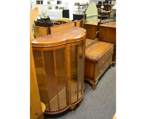 An early 20th century oak dressing chest, shaped mirror, projecting base, two long drawers, bracket feet; an early 20th centu