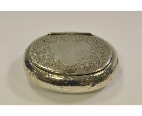 A silver oval snuff box Birmingham 1910