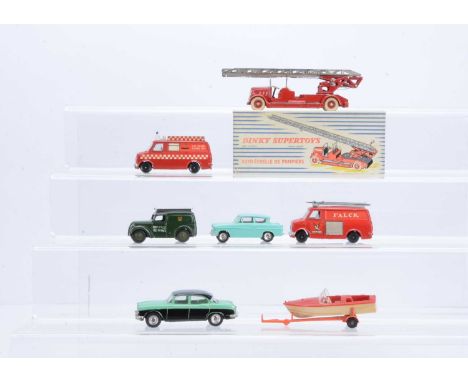 French Dinky Supertoys 899 Fire Engine With Extending Ladder, red body, white steering wheel, painted concave hubs, in origin