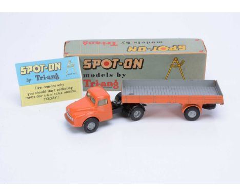 A Tri-ang Spot-On No.106A/1 Austin Articulated Flat Truck, with sides in orange, appears generally G-VG with functioning coup