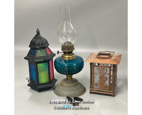 Vintage oil lamp with blue glass reservoir, 38cm high and two modern candle lamps / AN23