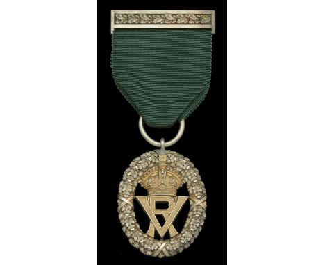 Volunteer Officers’ Decoration, V.R. cypher, silver and silver-gilt, hallmarks for Birmingham 1892, with integral top riband 