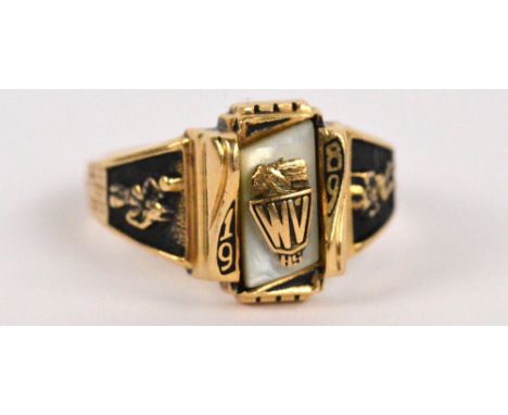 An unusual 14ct yellow gold ring, the central raised panel set with initials WV beneath a Native American's profiled head, fl