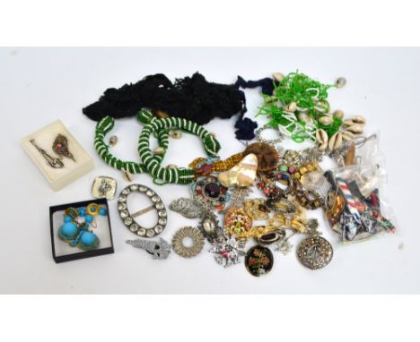 A large quantity of costume jewellery including hardstone set and other brooches, tie pins, vintage plastic brooches and clip