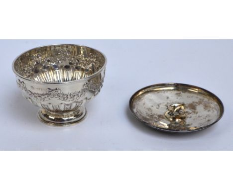 An Edwardian hallmarked silver bowl with foliate swag and gadrooned embossed decoration above a circular foot, William Hutton