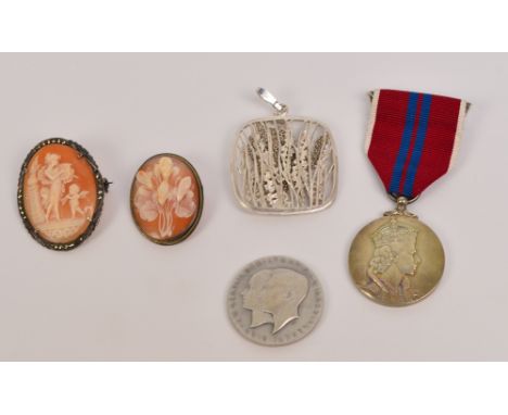 A small collection of jewellery comprising a pierced silver pendant of foxgloves on a suspension ring suspended on a silver c