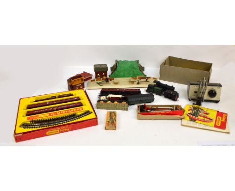 A boxed Tri-ang Hornby "The Midlander" electric train set, various loose carriages, a locomotive, also a platform, a tunnel, 